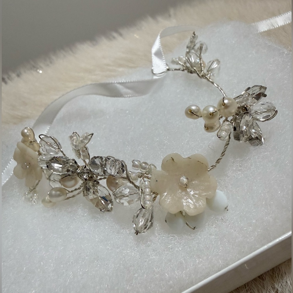 Elegant Floral Pearl Bracelet (Bridal/Bride/Wedding)